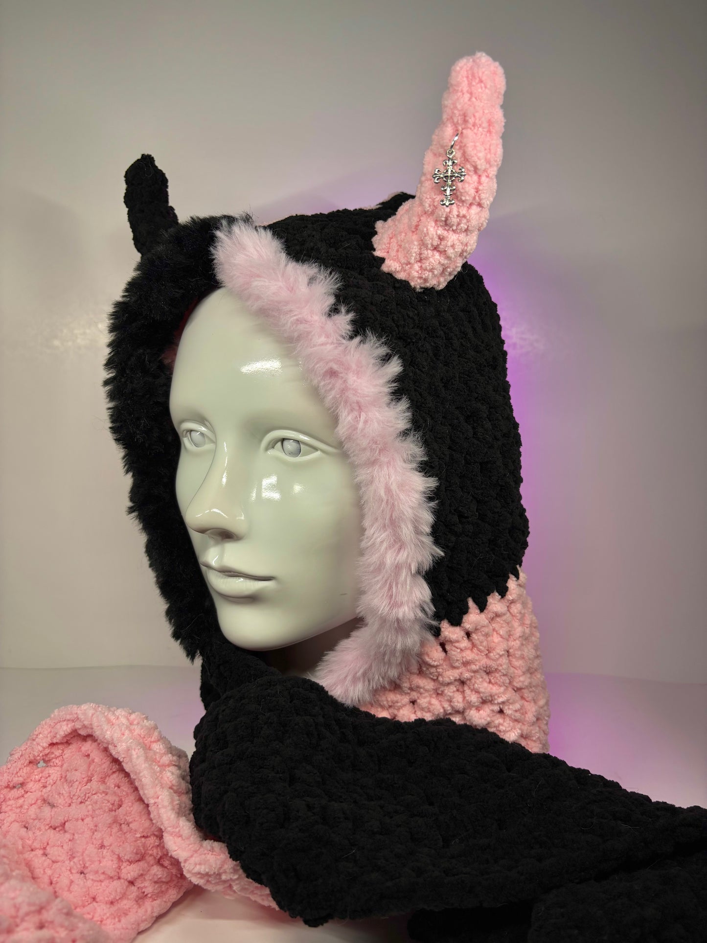 YarnLab hood with gloves