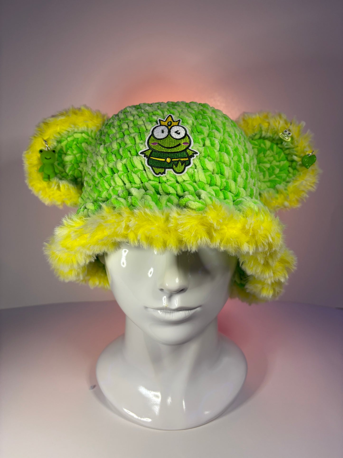 Frog bucket hat