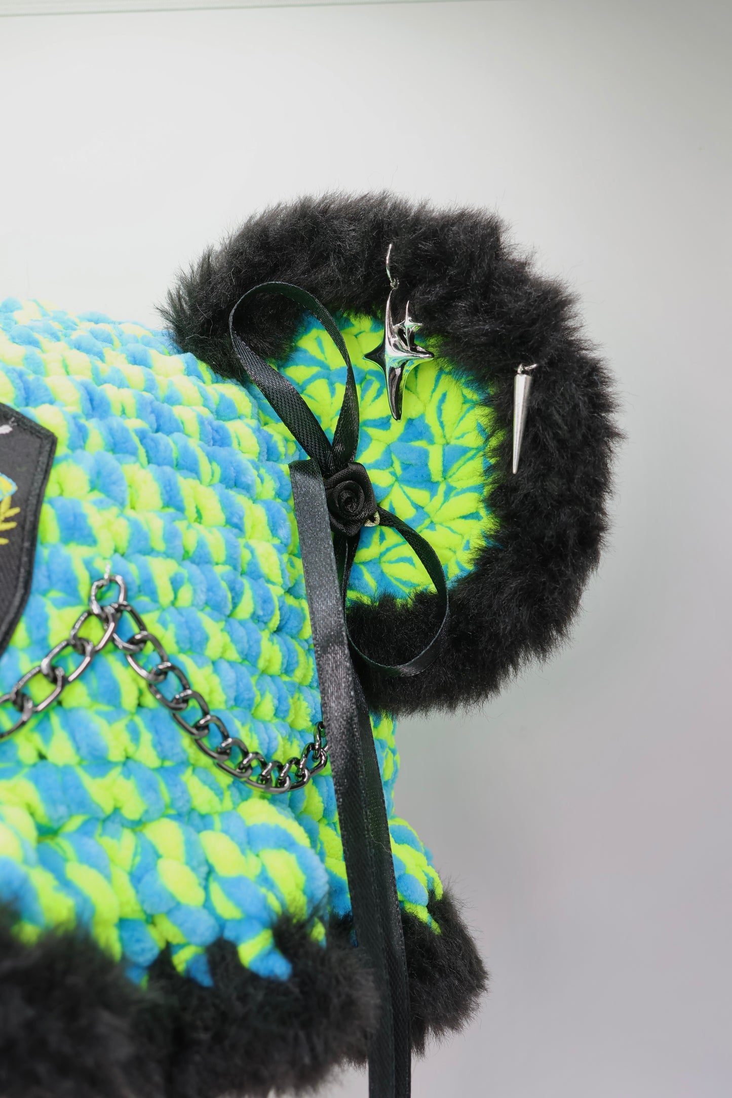 Moth bucket hat (uv reactive)