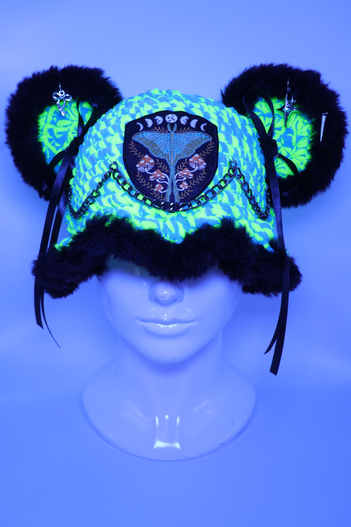 Moth bucket hat (uv reactive)