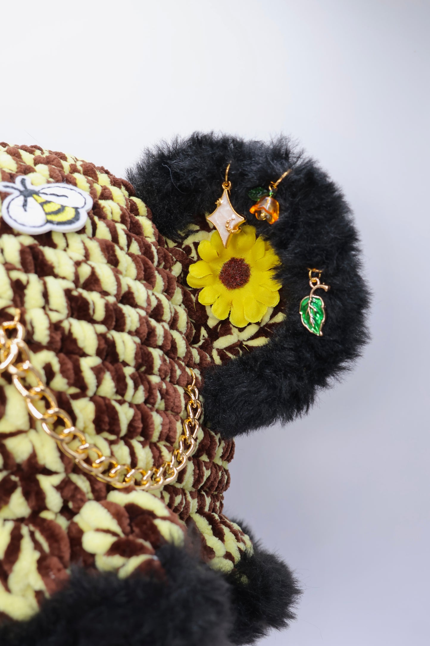 Bee bucket hat