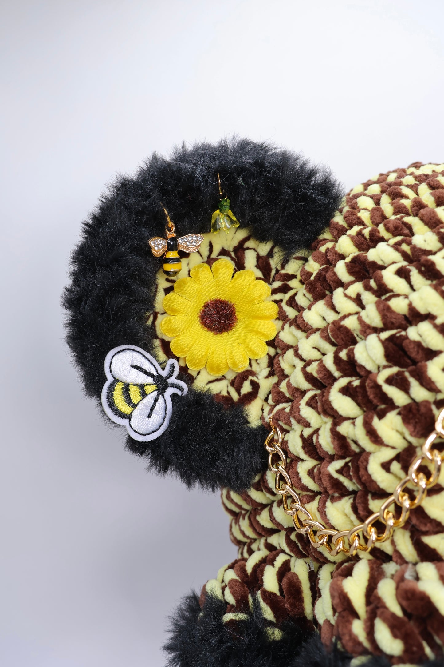 Bee bucket hat