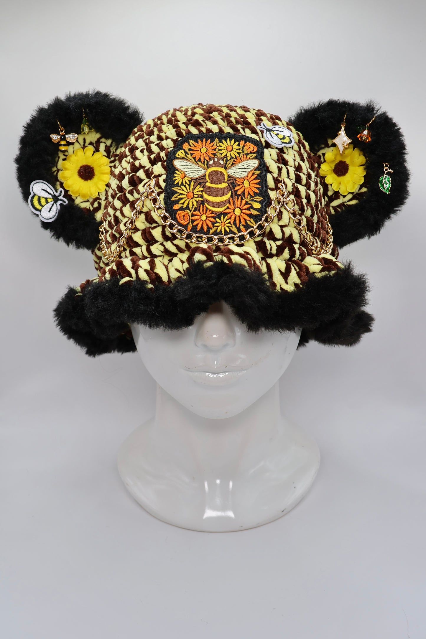 Bee bucket hat