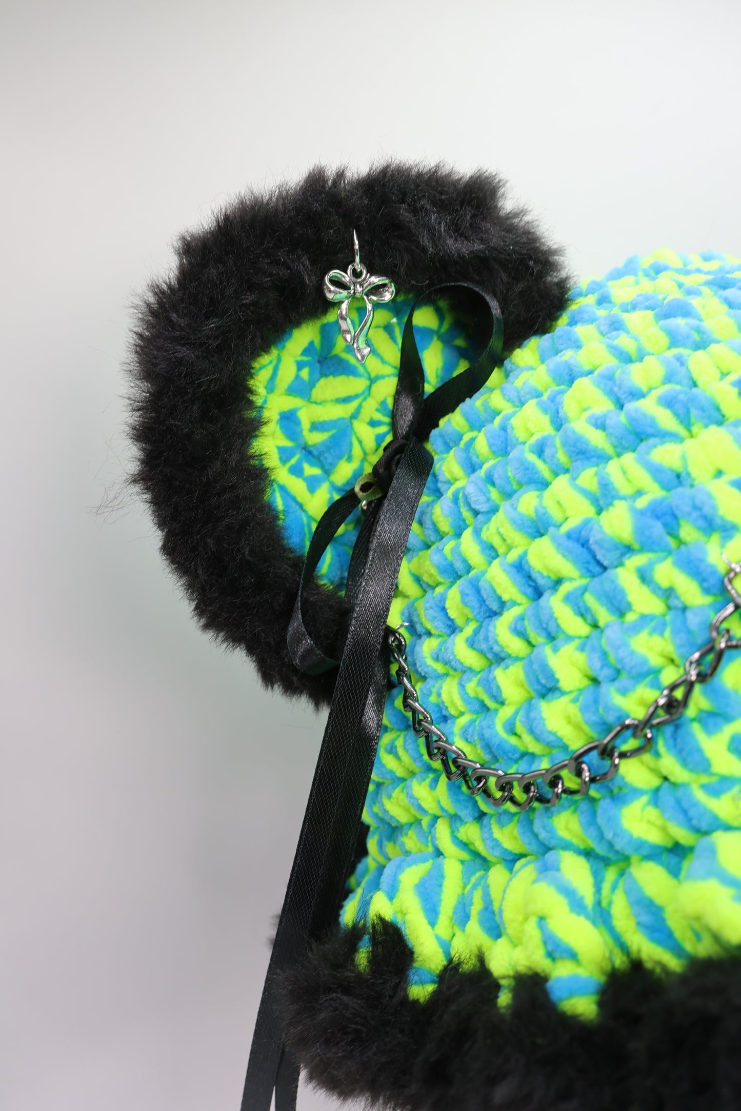 Moth bucket hat (uv reactive)