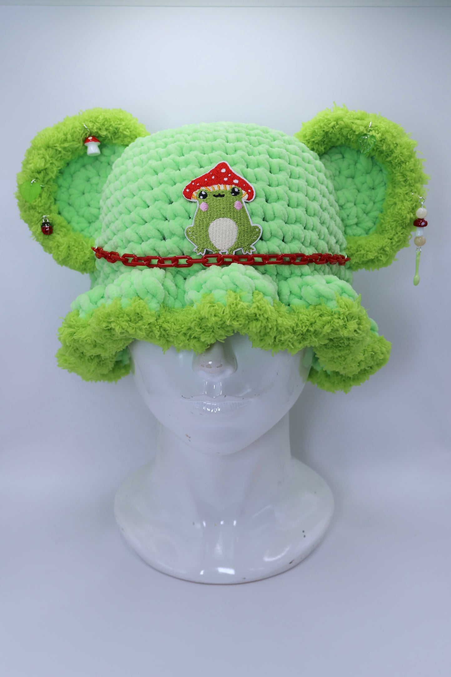 Frog bucket hat