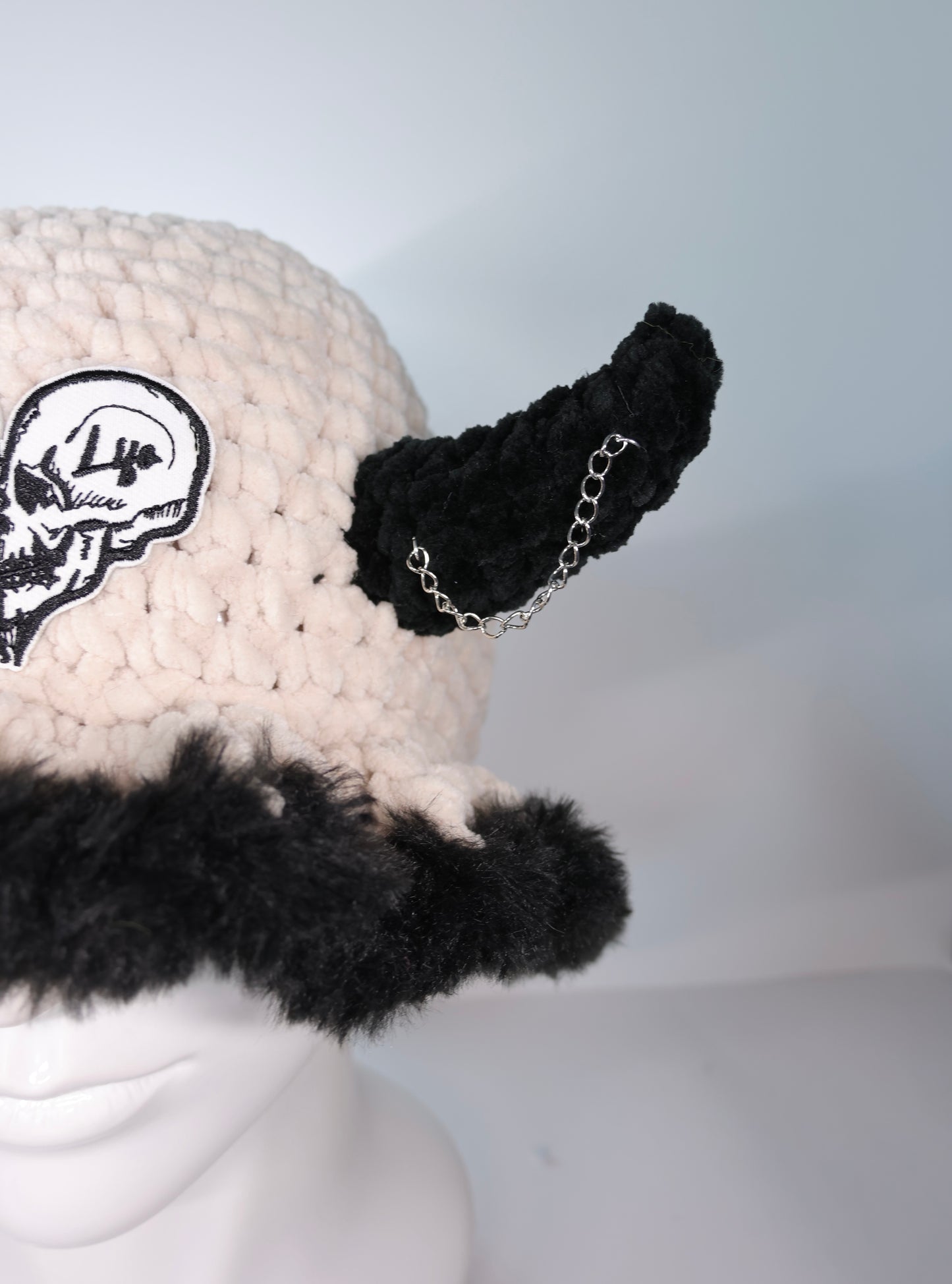 Skull bucket hat