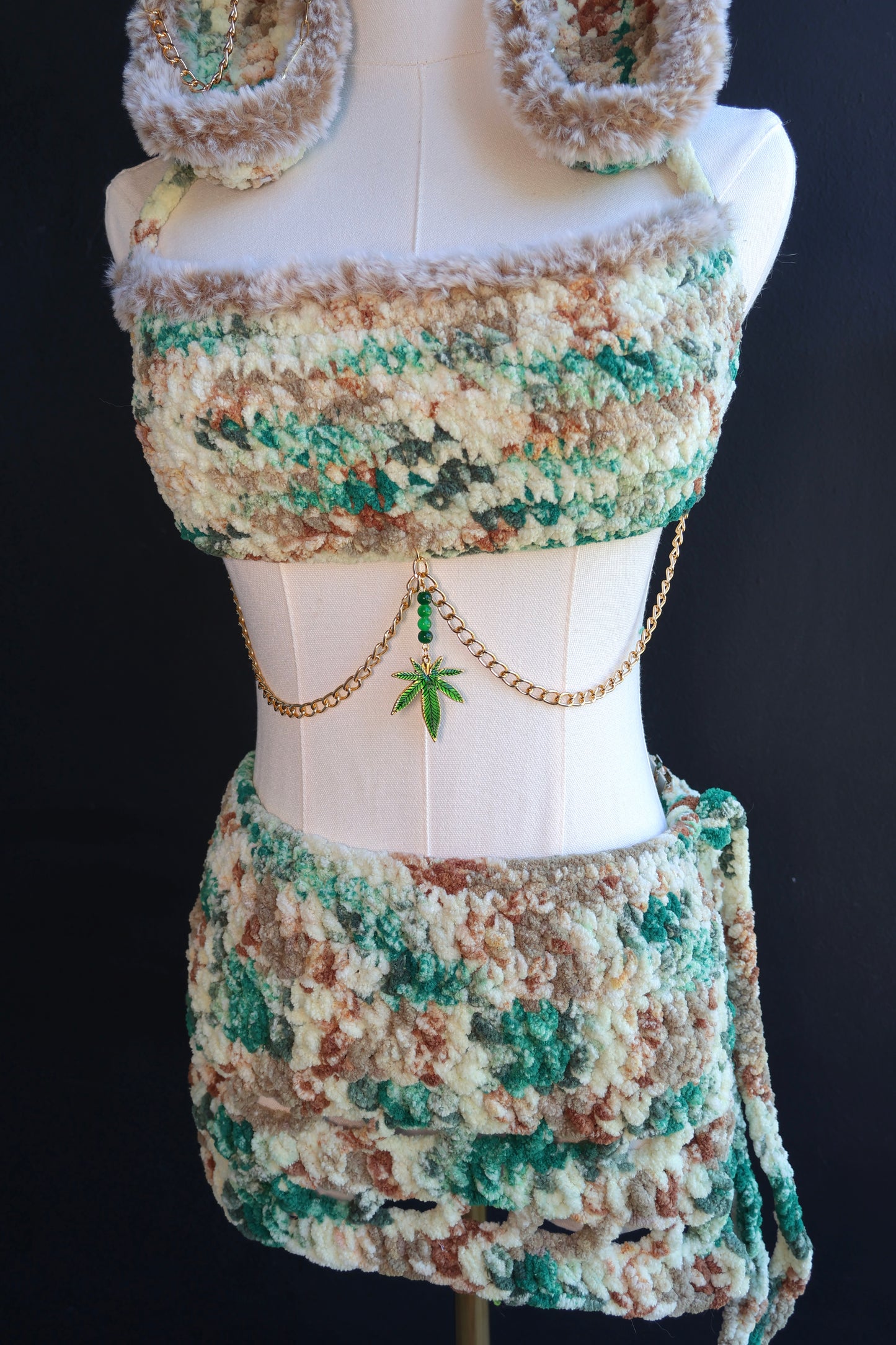 Three-piece set (size large)